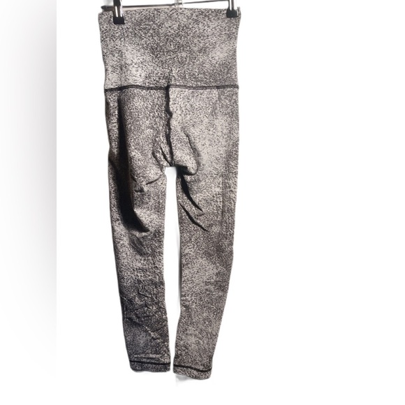 Lululemon Wunder Under Crop (Hi-Rise)Luon Spray Jacquard White Black leggings 2 - Picture 3 of 3